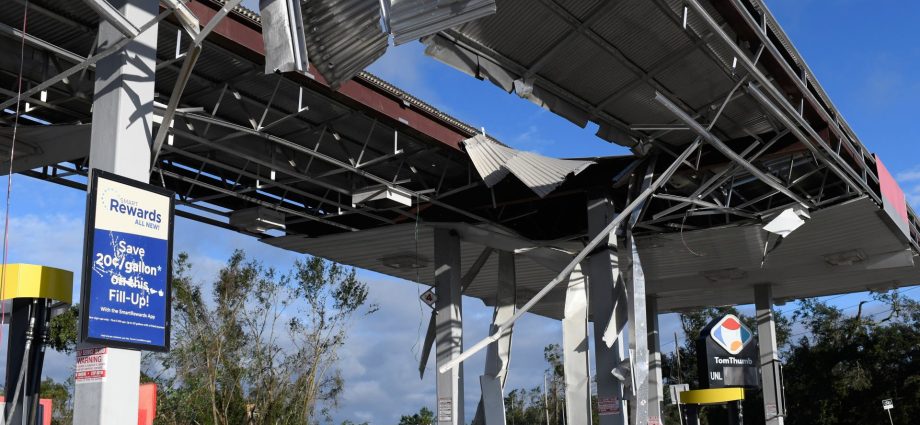 hurricane-isaias-leaves-two-dead-and-800,000-without-power-in-us-southeast