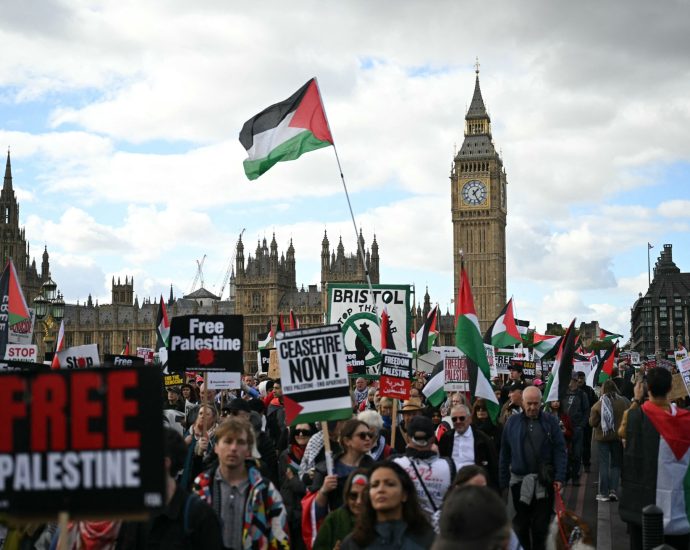 photos:-thousands-march-across-europe-to-demand-end-to-israel’s-war-on-gaza