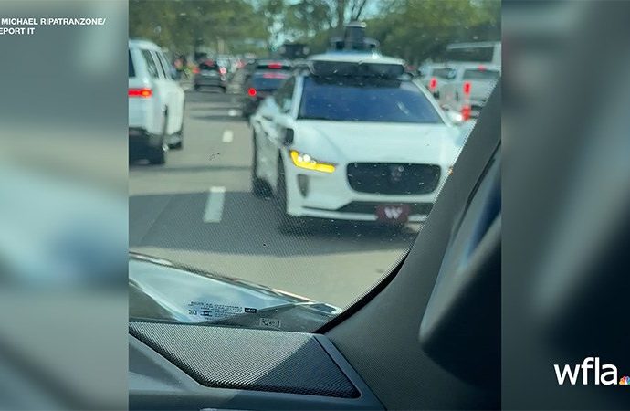 waymo-takes-tampa-passengers-into-oncoming-nfl-game-traffic:-video