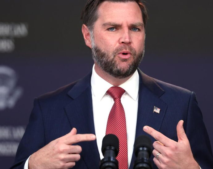 white-house-targets-stanford,-caltech-and-tech-giants-in-visa-crackdown