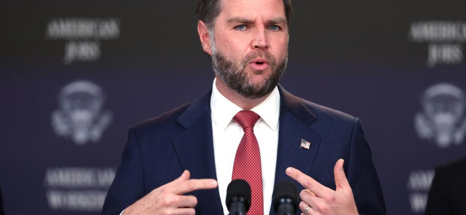 white-house-targets-stanford,-caltech-and-tech-giants-in-visa-crackdown