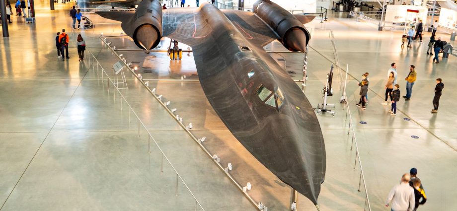 the-aircraft-lockheed-built-that-was-so-fast-even-the-pilots-who-flew-it-don’t-fully-understand-how-it-worked