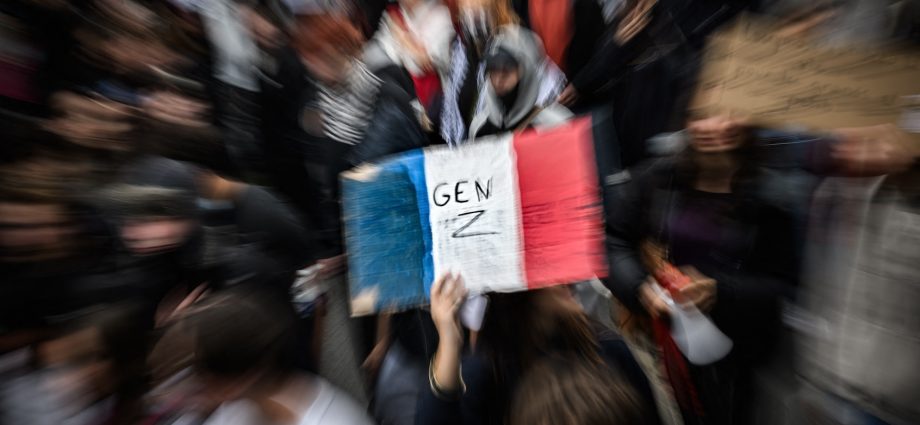 french-students-are-in-the-streets.-traitor-47-and-fox-news-are-freaking-out