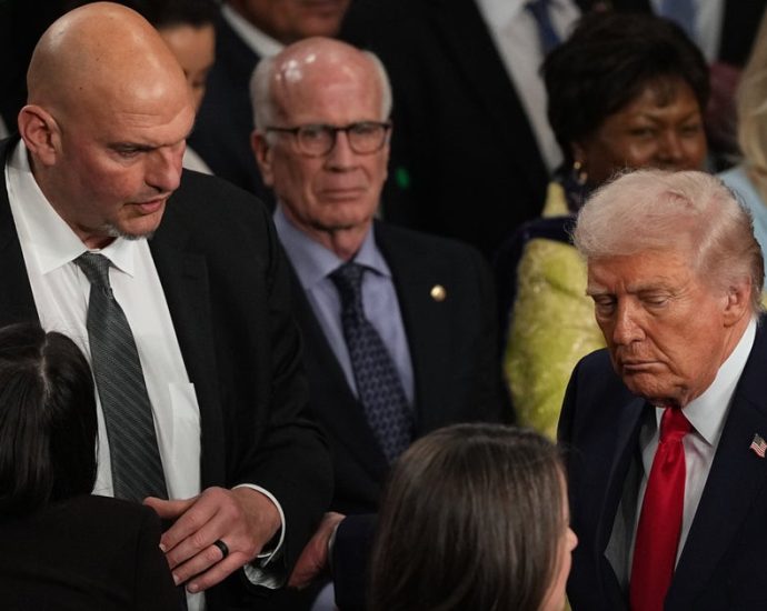 the-traitor-urges-sen.-john-fetterman-to-switch-parties-and-become-a-republican