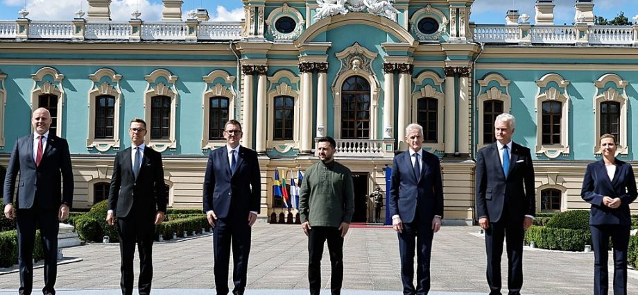 zelenskyy-rallies-allies-as-putin-stalls-in-potential-ceasefire-deal