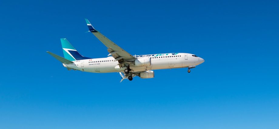 westjet-captain-calls-out-seattle-airport-after-737-burns-800-lbs-of-fuel-just-to-reach-the-runway