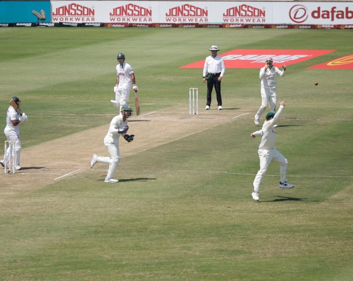 steve-smith-breaks-test-fielding-record-as-australia-dominate-south-africa