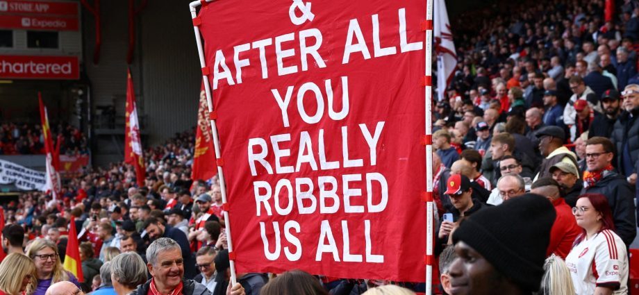 which-banners-did-liverpool-fans-display-at-anfield-against-man-city?