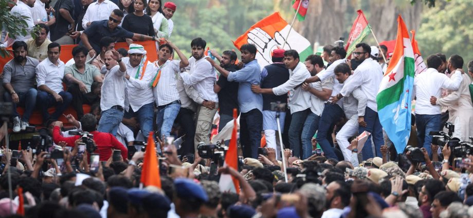 photos:-protests-over-voter-lists-escalate-in-india’s-capital