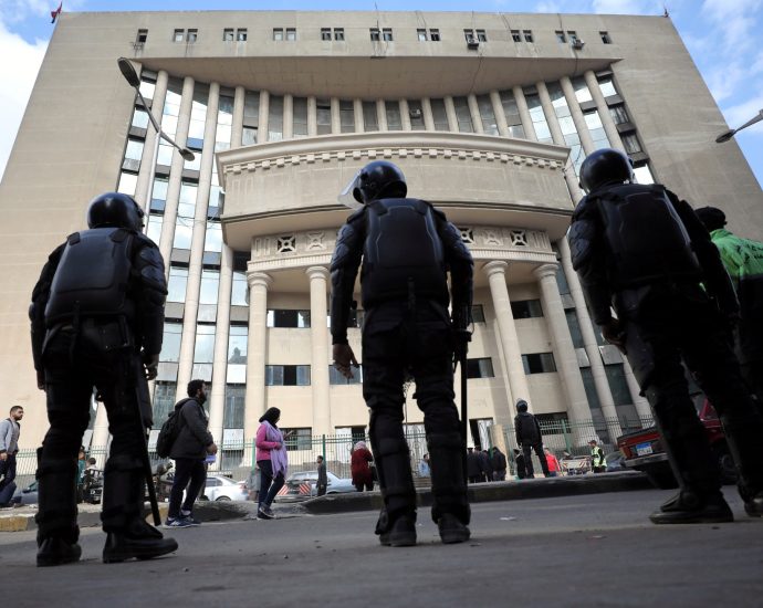 egypt’s-press-union-chief-rejects-pressure-over-detained-journalists