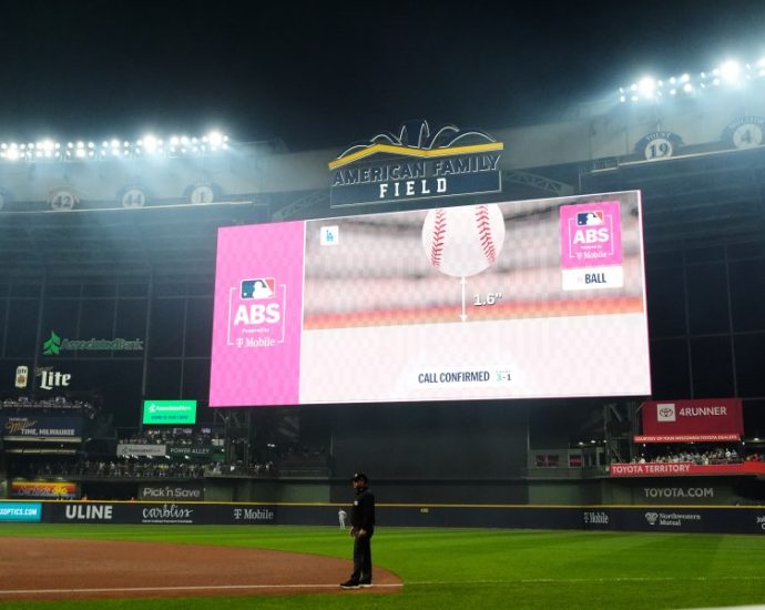 hitters-are-winning-more-abs-challenges-in-the-postseason,-and-teams-are-challenging-more-overall