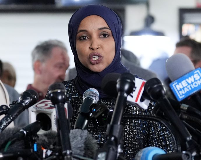 federal-agents-search-rep.-ilhan-omar’s-home-amid-criminal-investigation:-reports