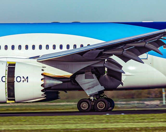 the-engineers’-debate:-why-the-boeing-787-10-&-airbus-a350-900-have-5-key-landing-gear-differences