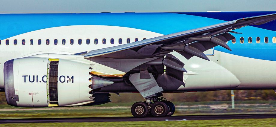 the-engineers’-debate:-why-the-boeing-787-10-&-airbus-a350-900-have-5-key-landing-gear-differences