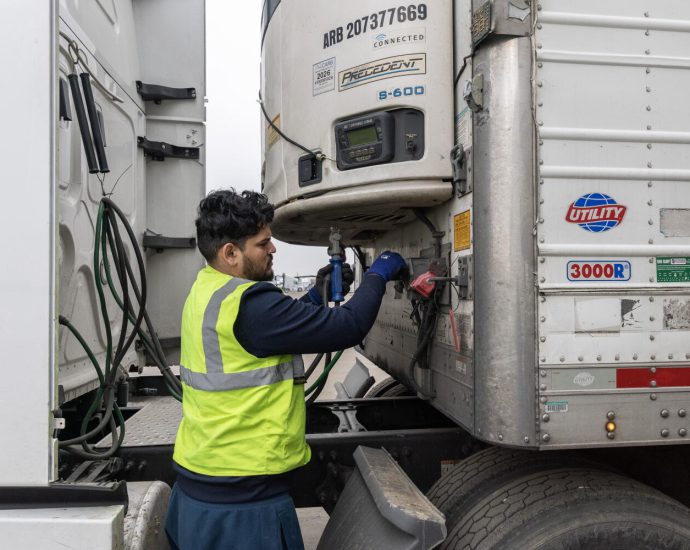california’s-trucking-industry-is-running-out-of-gas—and-money