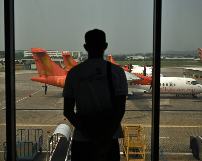 malaysia’s-firefly-cancels-flights-to-singapore-over-haze-from-indonesia