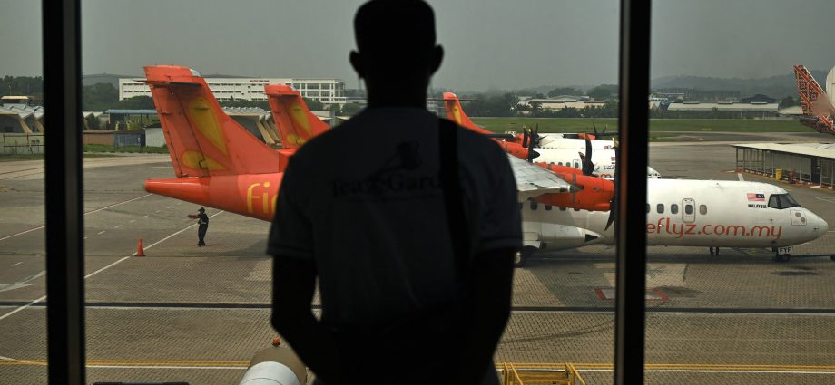 malaysia’s-firefly-cancels-flights-to-singapore-over-haze-from-indonesia
