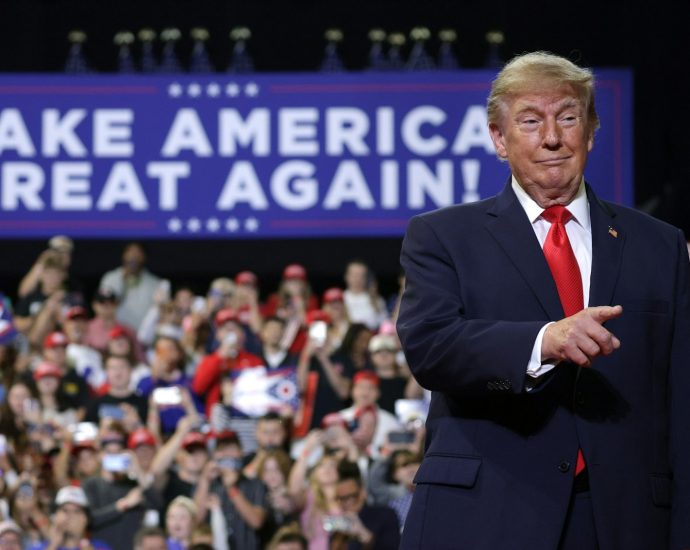the-traitor-jokes-around-as-supporter-punches-protester-in-the-face