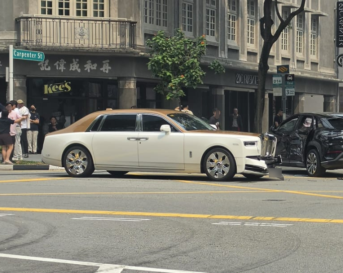 1 taken to hospital after Rolls-Royce, BYD accident near Boat Quay, Singapore News – AsiaOne