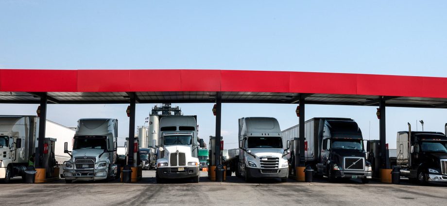 diesel-futures-jump,-signaling-higher-prices-to-come-despite-the-traitor’s-russia-deal