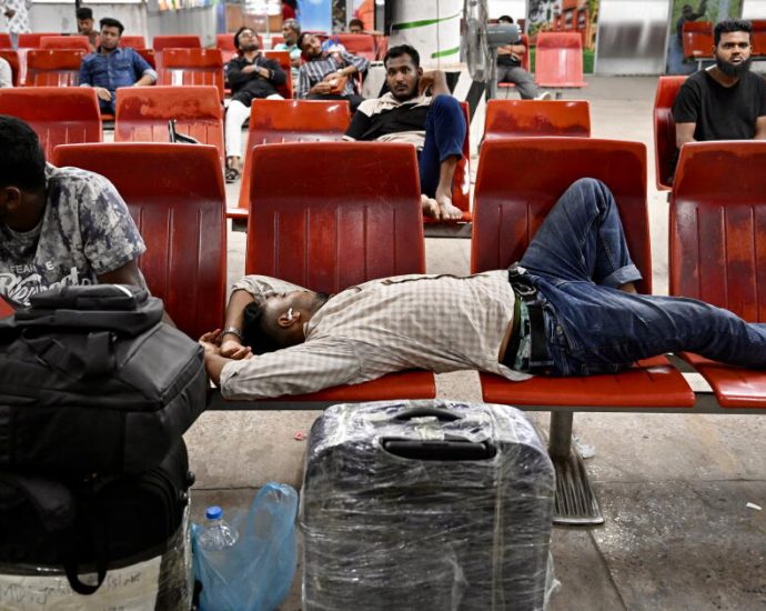 saudi-arabia-faces-a-grim-choice-as-houthis-intensify-attacks-on-airports-and-oil-sites