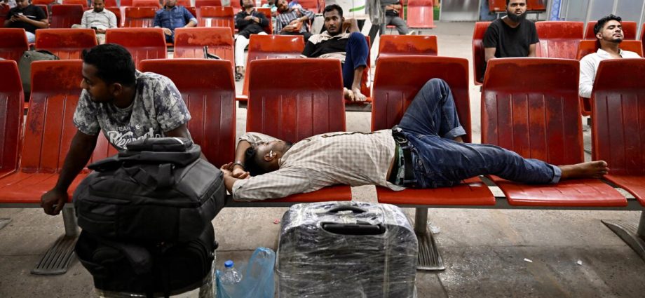 saudi-arabia-faces-a-grim-choice-as-houthis-intensify-attacks-on-airports-and-oil-sites