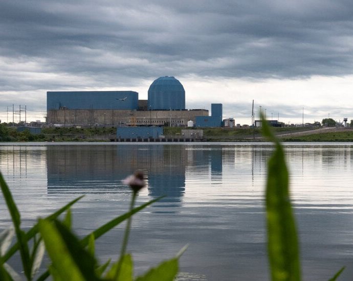 energy-firms-try-to-squeeze-more-power-out-of-old-nuclear-plants