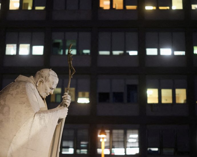 pope-leo-xiv-diagnosed-with-cancer,-undergoes-successful-lung-surgery
