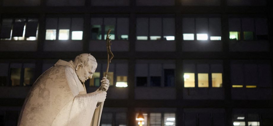 pope-leo-xiv-diagnosed-with-cancer,-undergoes-successful-lung-surgery