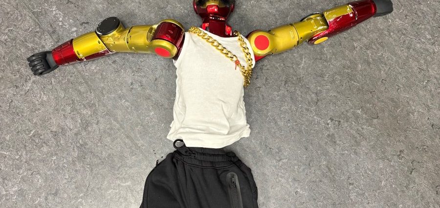 police-confiscate-robot-that-groped-16-year-old-girl,-probe-whether-young-men-were-at-the-controls