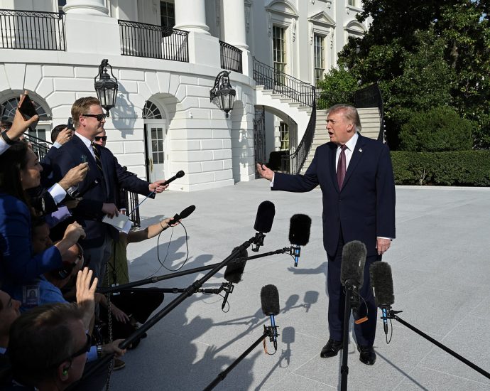 federal-judge-issues-longer-term-decision-blocking-the-traitor’s-white-house-media-ban