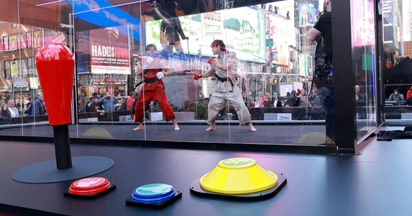 Giant Street Fighter Arcade Cabinet Appears in New York’s Times Square