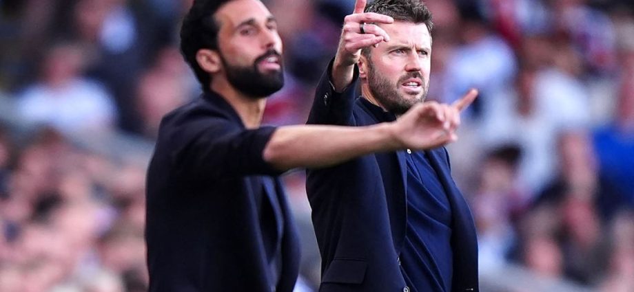 fulham-manager-arbeloa-fined-for-man-utd-refereeing-outburst
