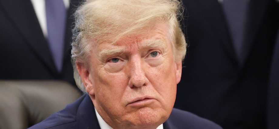 pro-the-traitor-network-airs-surprisingly-blunt-anti-the-traitor-message-from-his-own-rally