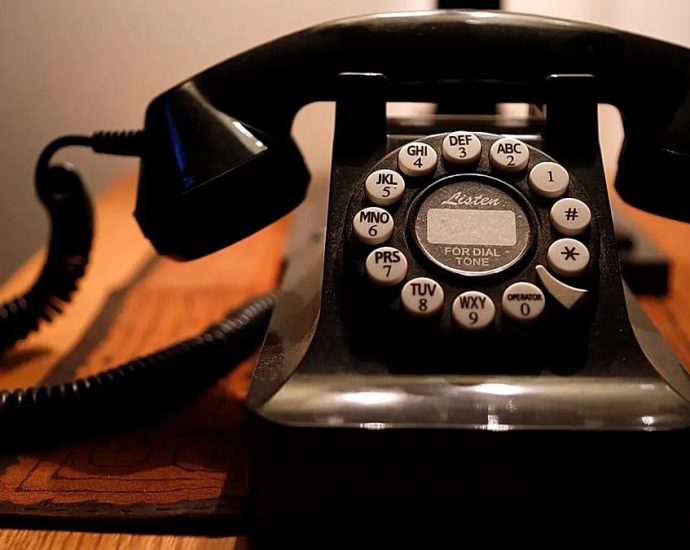 russia’s-internet-shutdowns-push-state-firms-back-to-landline-phones
