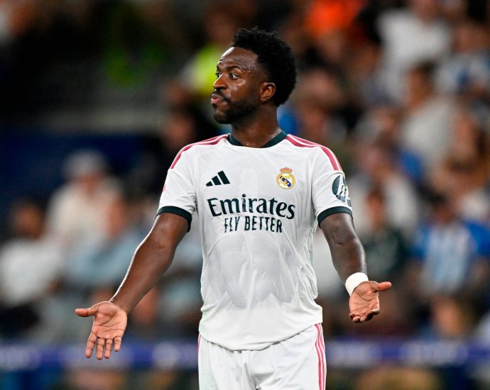 real-madrid’s-vinicius-banned-for-clasico-after-hair-pull-red-card