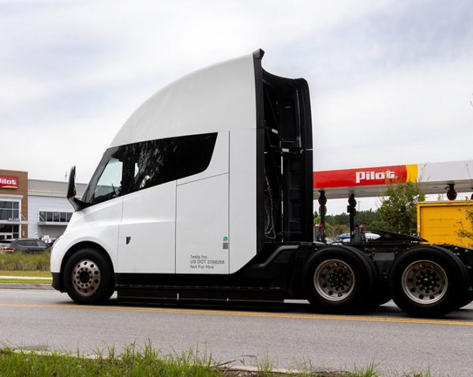 pilot-and-tesla-open-first-megacharger-site-for-heavy-duty-electric-trucks