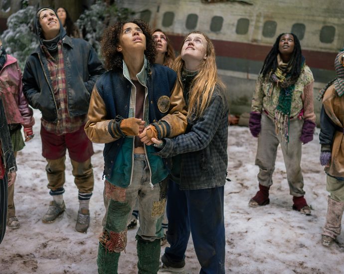 ‘yellowjackets’-season-4-teaser:-the-girls-are-home,-but-what-happens-now?