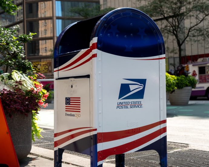 ‘mail-early’:-election-officials-urge-people-to-get-ballots-in-pronto-amid-postal-service-slowdowns