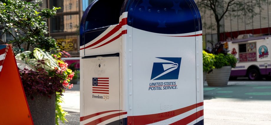 ‘mail-early’:-election-officials-urge-people-to-get-ballots-in-pronto-amid-postal-service-slowdowns