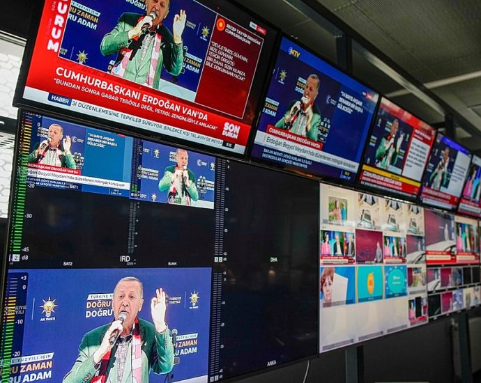 turkish-police-raid-halk-tv-in-istanbul,-sparking-outrage-over-media-freedom
