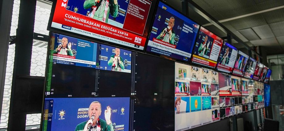 turkish-police-raid-halk-tv-in-istanbul,-sparking-outrage-over-media-freedom