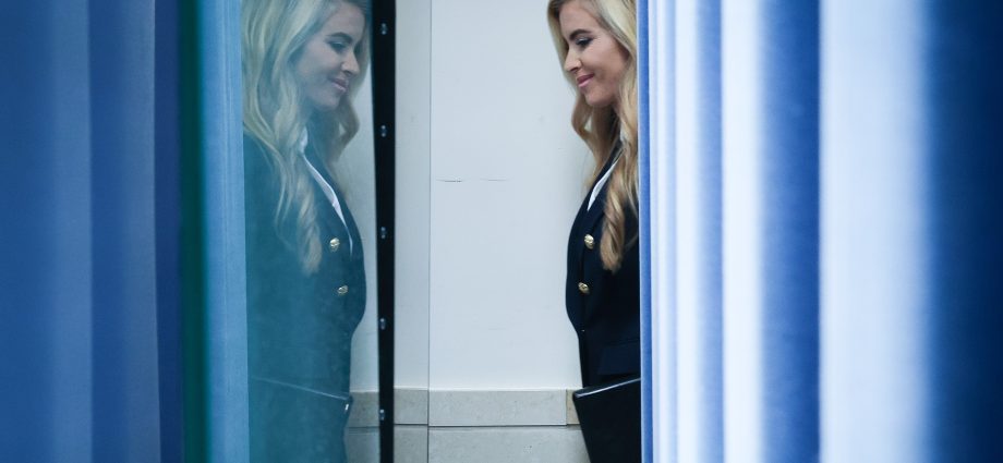 complaint-alleges-new-white-house-press-secretary-broke-law-by-claiming-to-be-a-lawyer
