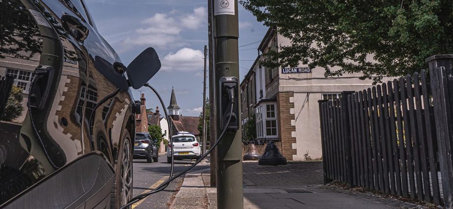 char.gy-leads-delivery-of-on-street-chargers-under-the-uk’s-levi-program