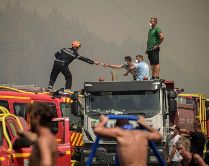 as-wildfires-intensify,-communities-have-a-bigger-role-to-play