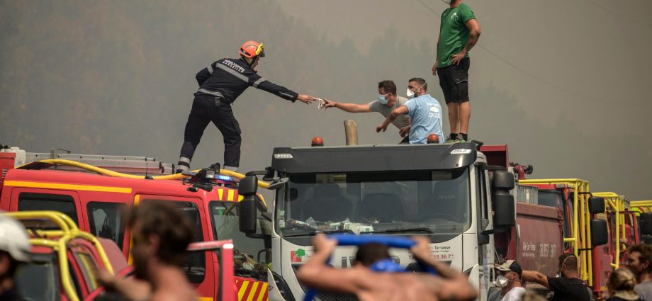 as-wildfires-intensify,-communities-have-a-bigger-role-to-play