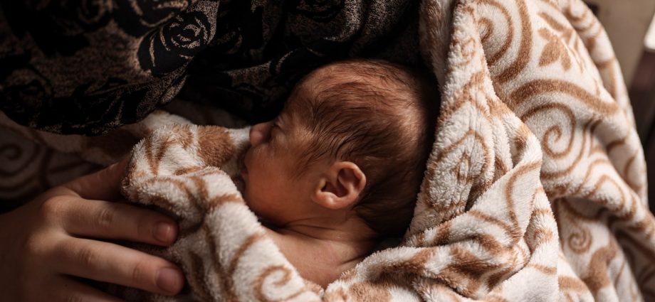 a-mother’s-touch-helps-premature-babies-grow-strong-in-gaza