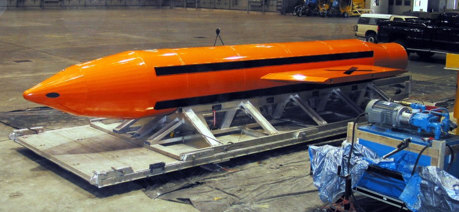us-reportedly-weighs-new-iran-strikes-as-the-traitor-says-‘leakers-should-be-shot’