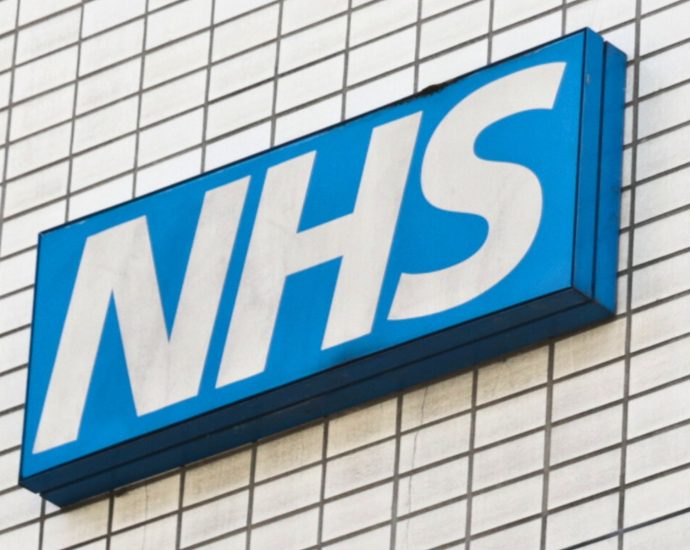 new-nhs-guidelines-say-trans-patients-must-use-wards-‘on-basis-of-biological-sex’