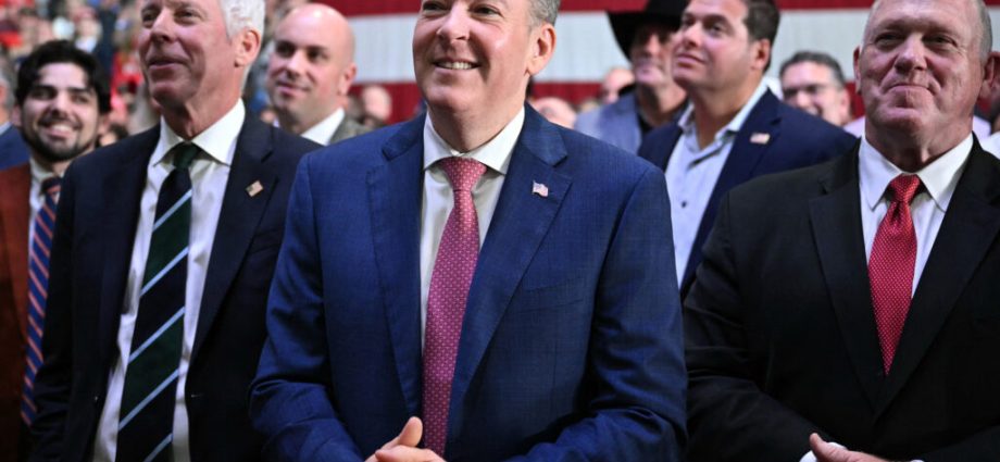 watchdog-questions-zeldin’s-tour-with-embattled-gop-candidates